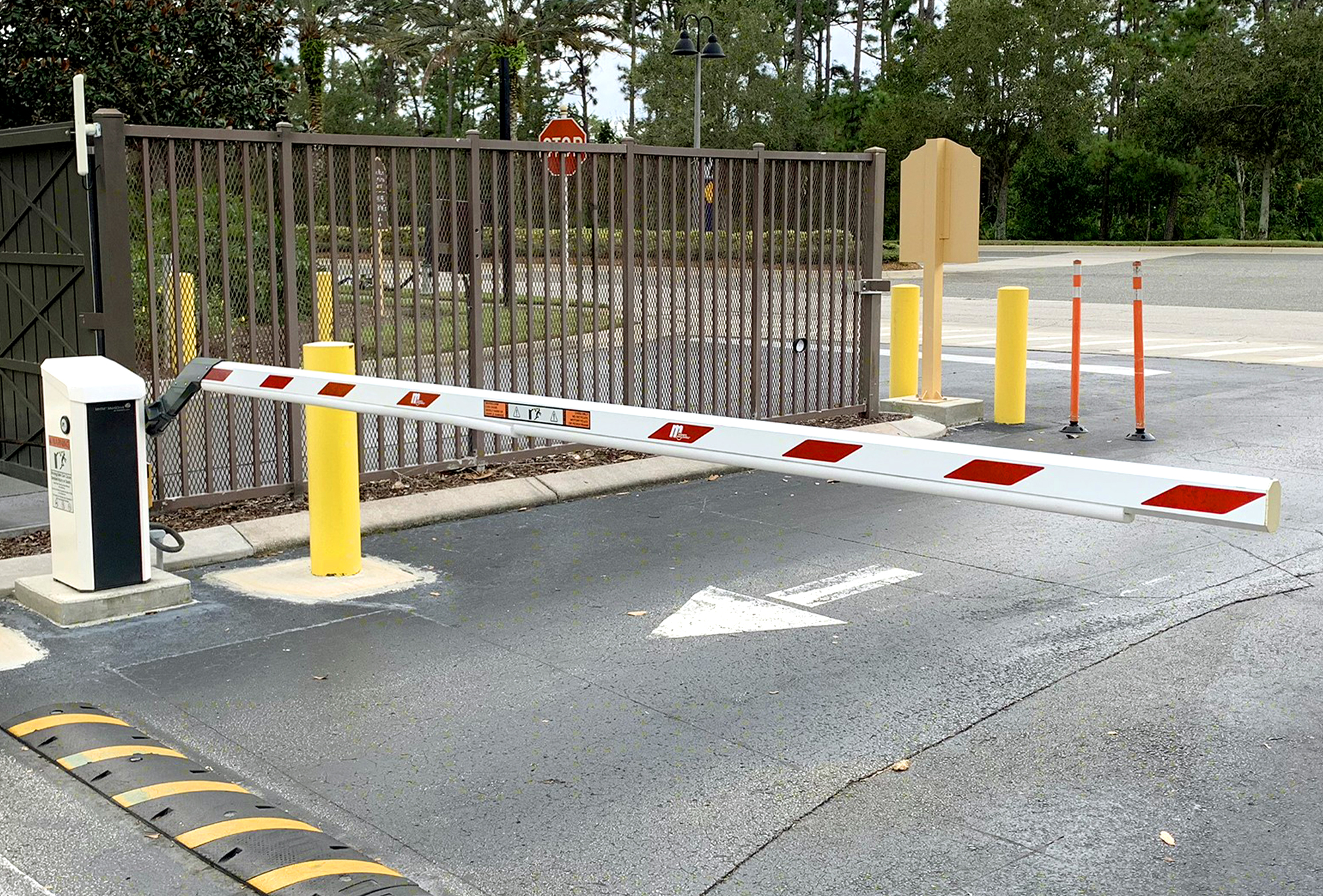magnetic autocontrol barrier gate opener